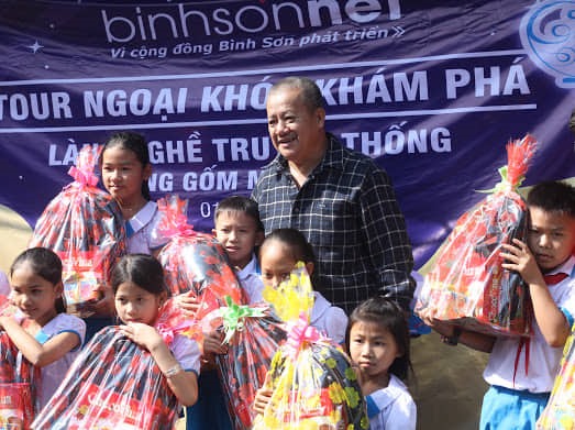 Binhsonnet tổ chức Tuor trải nghiệm làng gốm cổ Mỹ Thiện cho học sinh tiểu học. Ảnh: Nguyễn Đức Minh