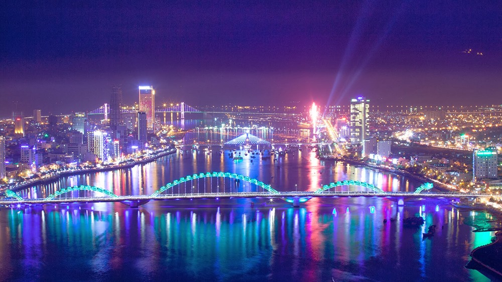 Cầu Rồng - điểm thu hút khách du lịch ở Đà Nẵng. Ảnh: TL