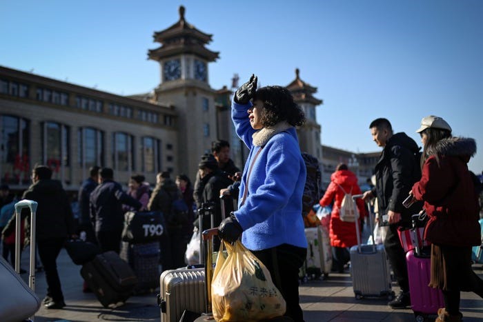 Khoảng 20% dân số Trung Quốc sống ở khu vực nông thôn nhưng đi đến các thành phố để làm việc và nhiều người trở  nhà vào kỳ nghỉ. Ảnh: AFP/Getty.