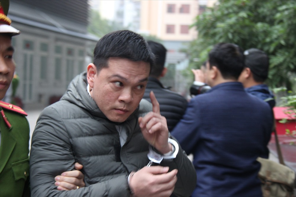Bị cáo Phan Minh Cương là một trong ba người bị tạm giam.