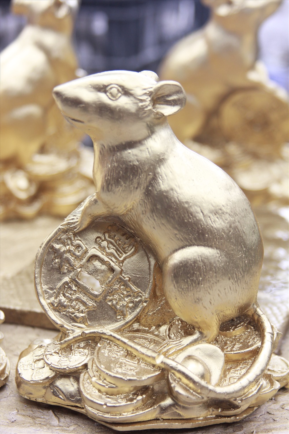 Giá mỗi mẫu chuột dạng thô chỉ gần 10.000 đồng. Còn đối với chuột mạ vàng sẽ có giá gấp đôi hoặc gấp 3 tùy theo bán buôn và bán lẻ.