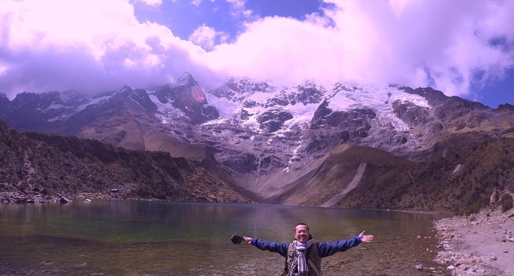 Hoàng hôn ám ảnh và óng ánh trên núi tuyết 6.279m ở Peru, cách Cusco 60km.