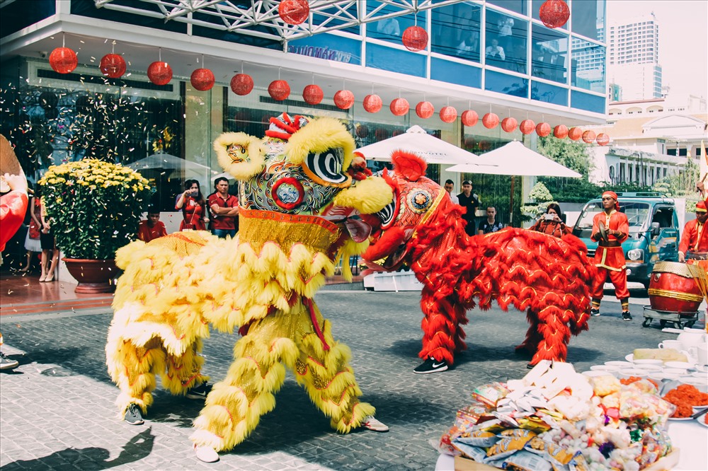 Múa lân là hoạt động không thể thiếu trong những ngày Tết.