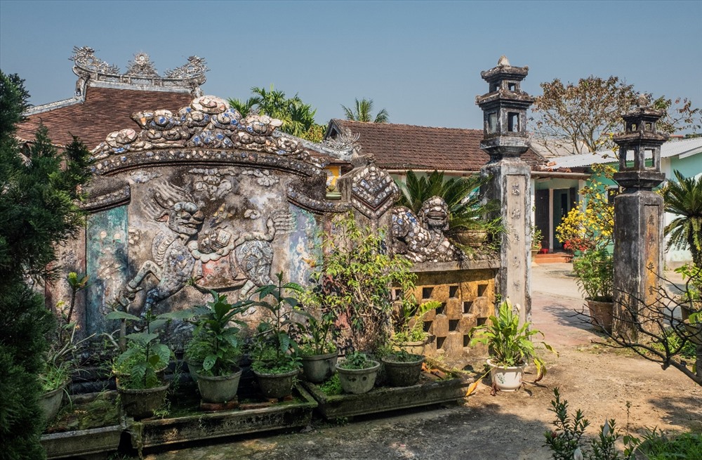 Hoàng mai trong sân