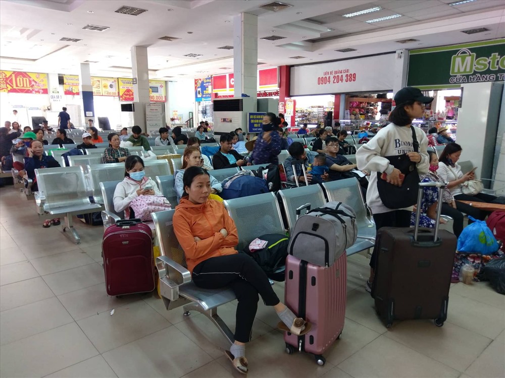 Đến nay, về cơ bản số lượng vé từ 22 đến 28 Tết đã bán hết, chỉ còn một số ít chỗ ở các chặng ngắn như Sài Gòn đi Nha Trang... Vé tàu sau tết từ ngày mùng 5 đến mùng 9 cũng đã được bán hết.