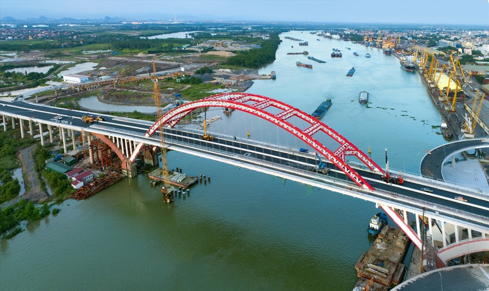 Cầu Hoàng Văn Thụ được khánh thành năm 2019 với tổng mức đầu tư 2.173 tỷ đồng - ảnh Hồng Phong