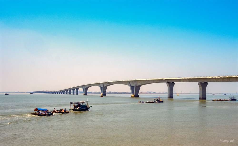 Cầu Tân Vũ Lach Huyện vượt biển nối đất liền với huyện đảo Cát Hải - ảnh Hồng Phong