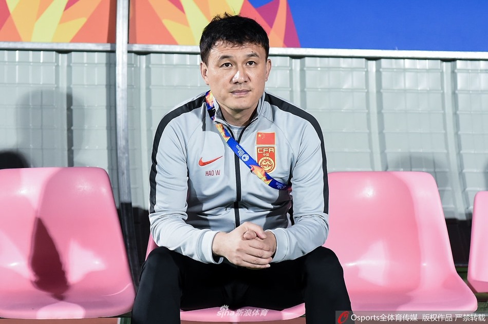 Huấn luyện viên Hao Wei cùng các học trò sẽ phải báo cáo thất bại này sau kì nghỉ tết nguyên đán 2020. Ảnh: Sina