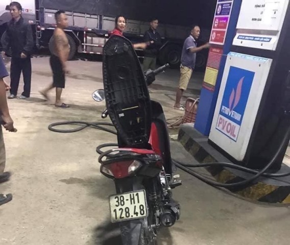 Hiện trường tối ngày 17.1 mà tên cướp Thái Mạnh Giáp điều khiển xe máy đến đổ xăng rồi dùng dao khống chế cướp tiền