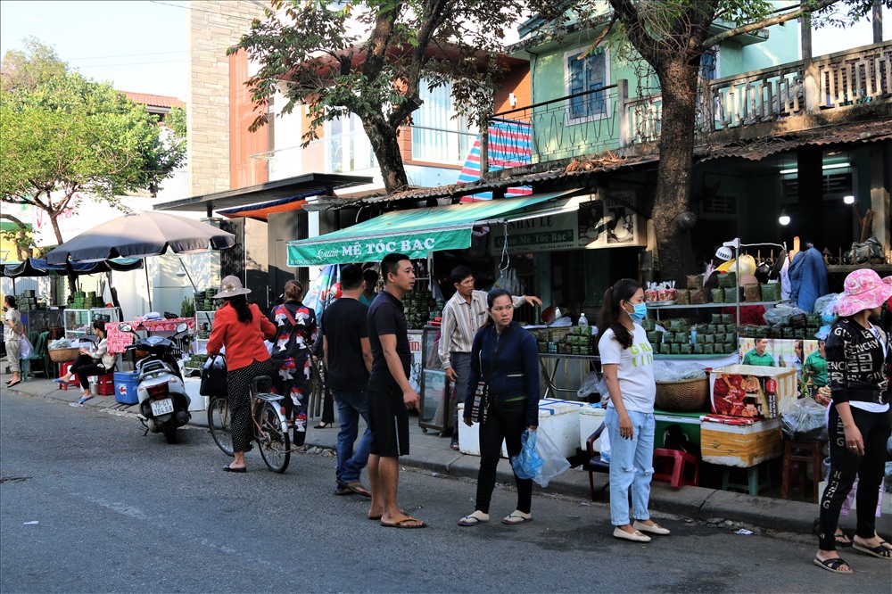 Xưởng làm bánh chưng ''Mệ Tóc Bạc'' ở trung tâm thành phố Huế đã có tuổi đời hơn 40 năm nay. Đây là địa chỉ quen thuộc của người dân nơi đây mỗi dịp Tết đến, xuân về...