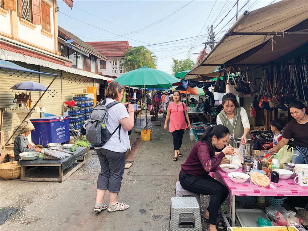 Góc chợ cóc ở Luang.