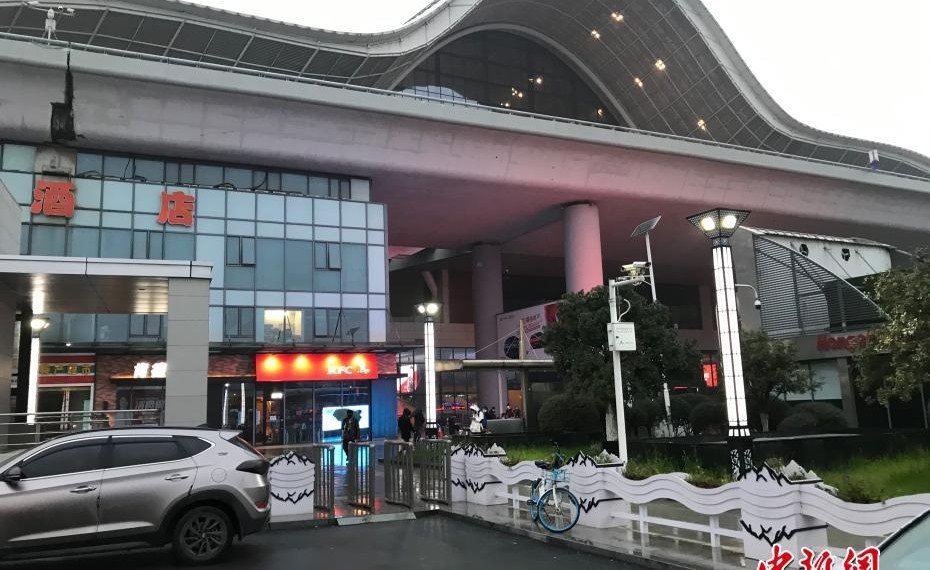 Hình ảnh yên tĩnh lạ thường ở ga tàu Vũ Hán dịp cao điểm di chuyển Tết Nguyên đán do thành phố bị phong tỏa vì dịch coronavirus mới. Ảnh: CN.