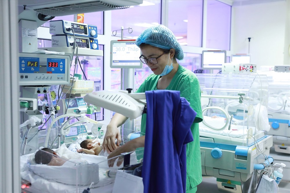 Để chăm sóc chu đáo cho bà mẹ và trẻ sơ sinh, Tết Nguyên đán Canh Tý 2020, hơn 300 bác sĩ, nhân viên y tế làm việc xuyên Tết tại Bệnh viện Phụ - Sản Trung ương.