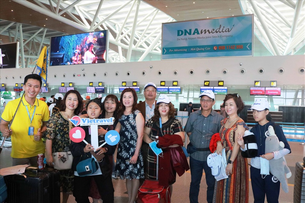 Đoàn du khách đi Đài Loan xuất hành vào dịp mùng 1 Tết cùng Vietravel Đà Nẵng.