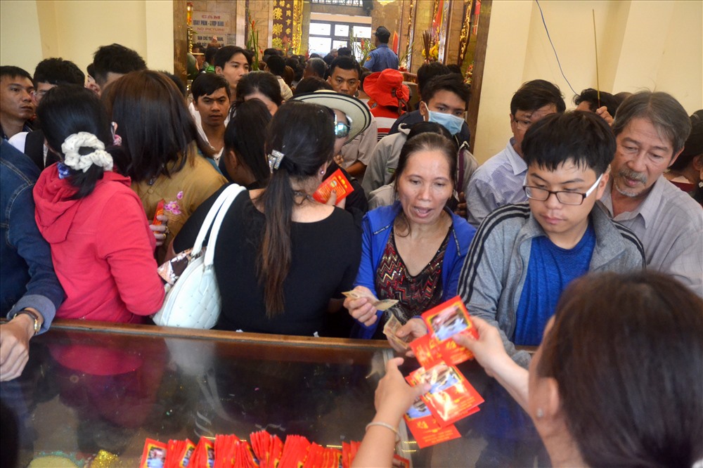 Xin lộc may mắn. Ảnh: LT