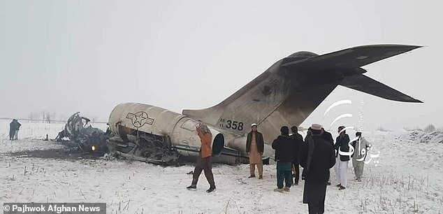 Một vài hình ảnh hiện trường vụ máy bay rơi ở Afghanistan. Ảnh: Mail.