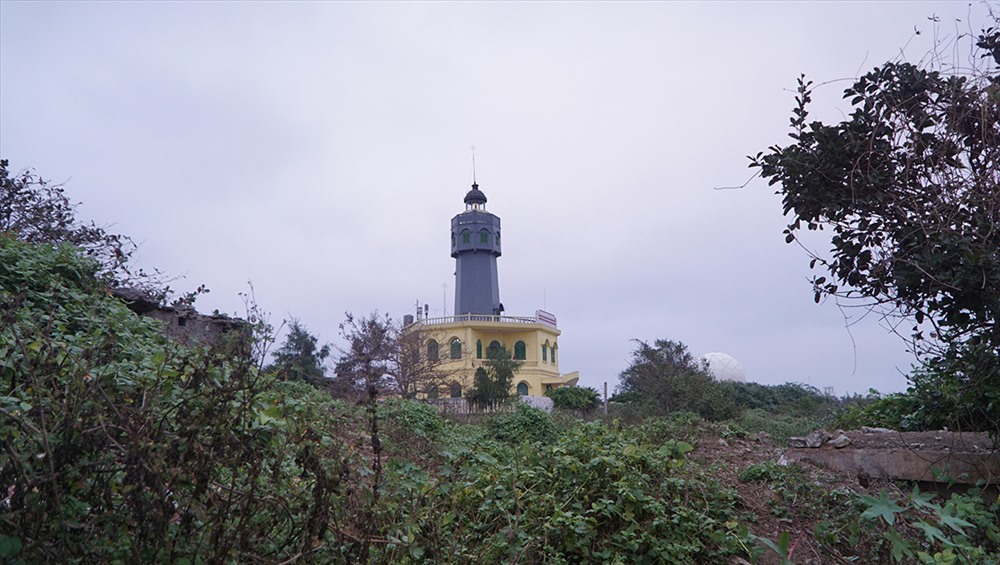 Ngọn hải đăng trên đảo Bạch Long Vĩ.
