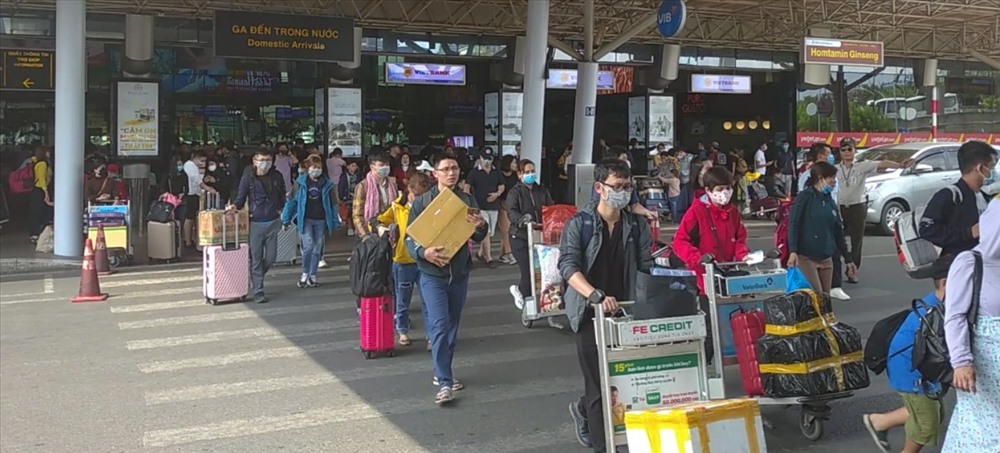 Dự kiến trong 2 đến 3 ngày tới, lượng hành khách ở sân bay còn tiếp tục tăng cao, giao thông các khu vực quanh sân bay sân bay Tân Sơn Nhất có thể xảy ra tình trạng tắc đường.