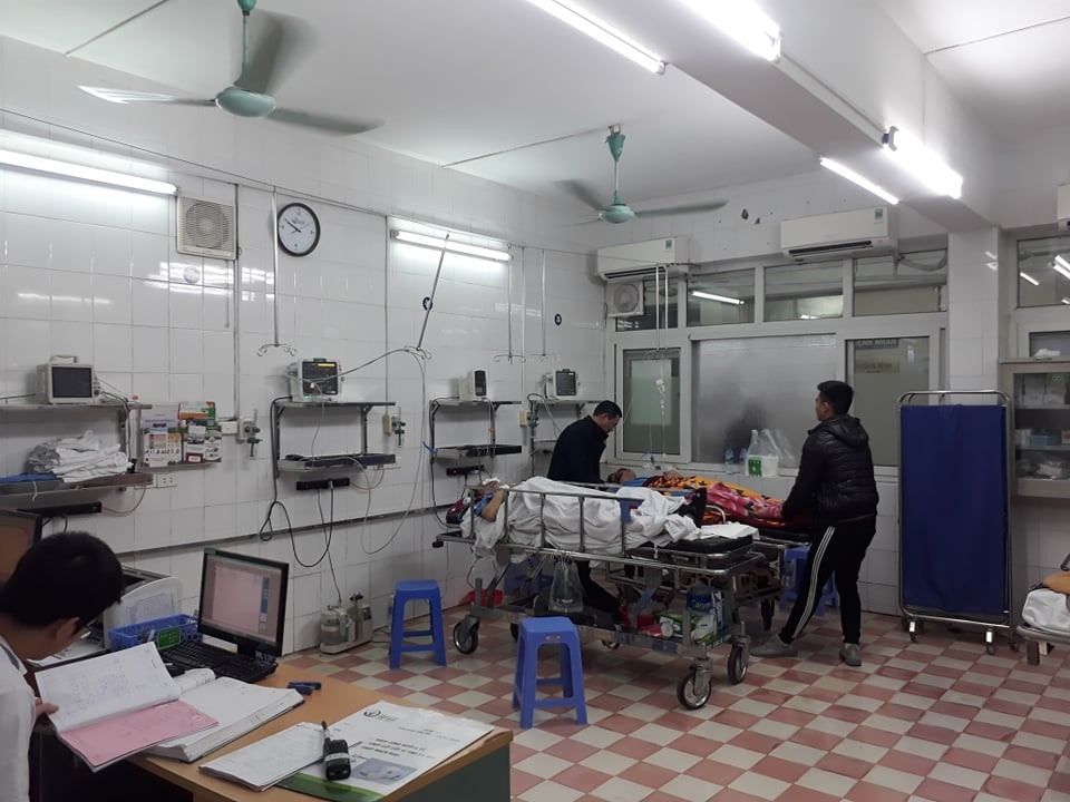Cấp cứu bệnh nhân bị tai nạn giao thông tại Bệnh viện Việt Đức (Hà Nội)