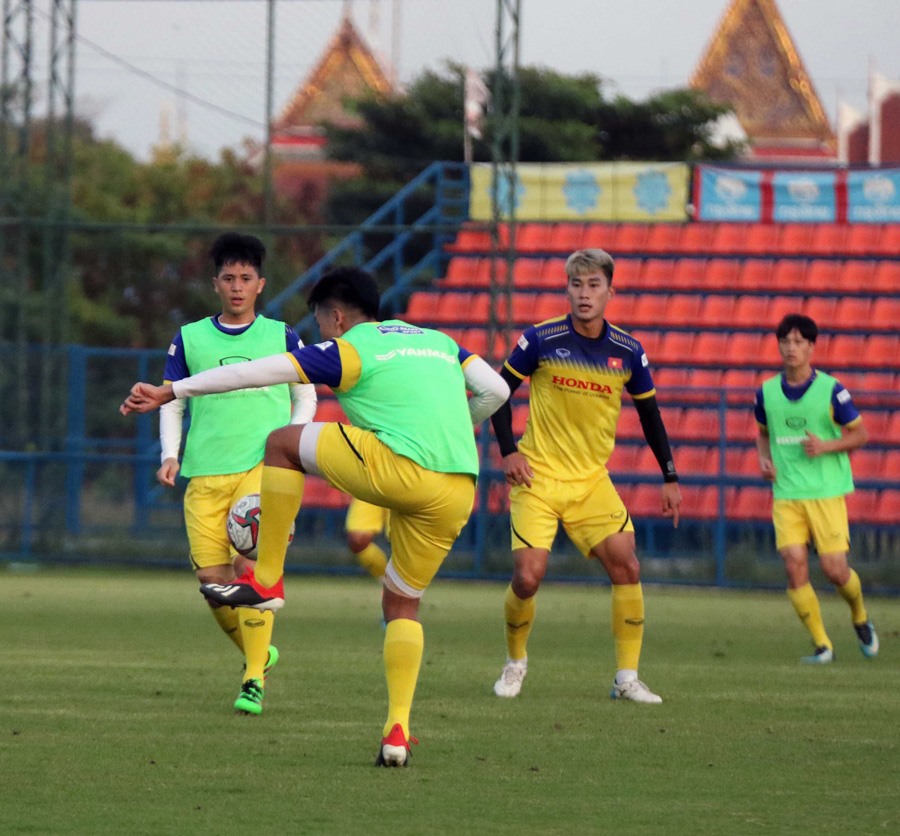 U23 Việt Nam tập buổi đầu tiên tại Thái Lan. Ảnh: VFF