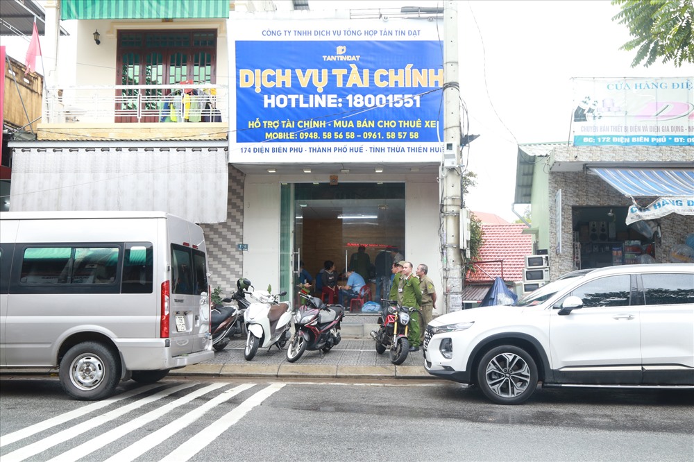 Hình ảnh một trong 5 cơ sở hoạt động ở TP. Huế và đối tượng Nguyễn Duy Dương, Nguyễn Thị Uyên Thanh quản lý cơ sở 1. Ảnh: CA cung cấp.