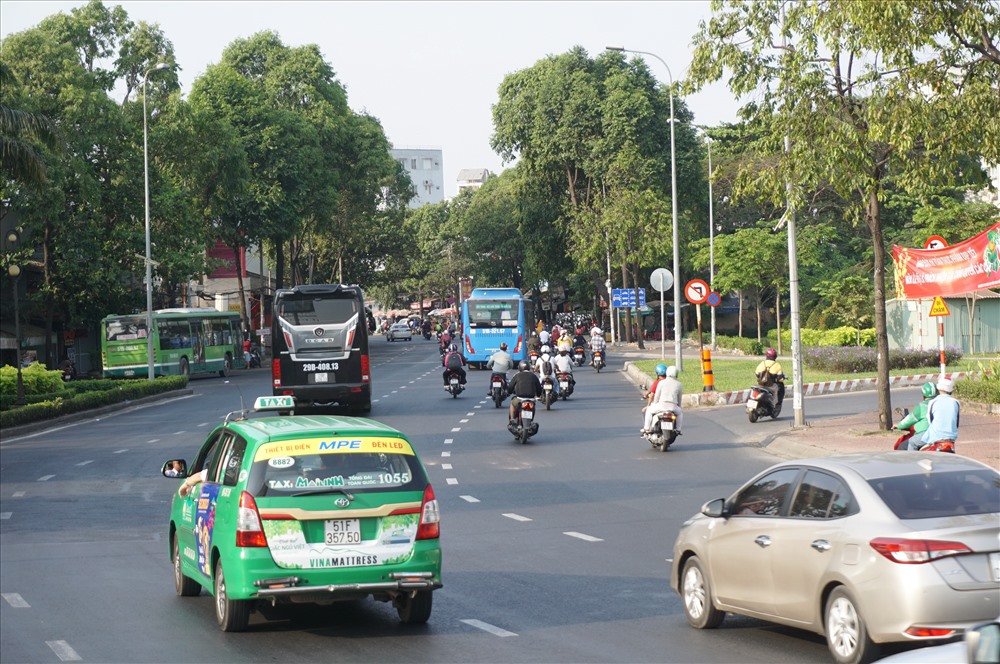 Giao thông qua khu vực bến xe Miền Đông (quận Bình Thạnh) thông thoáng, ít xe cộ qua lại.