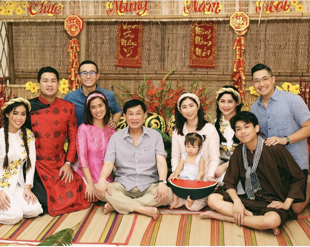 Gia đình Tiên Nguyễn quây quần bên nhau dịp Tết Nguyên Đán vừa qua.