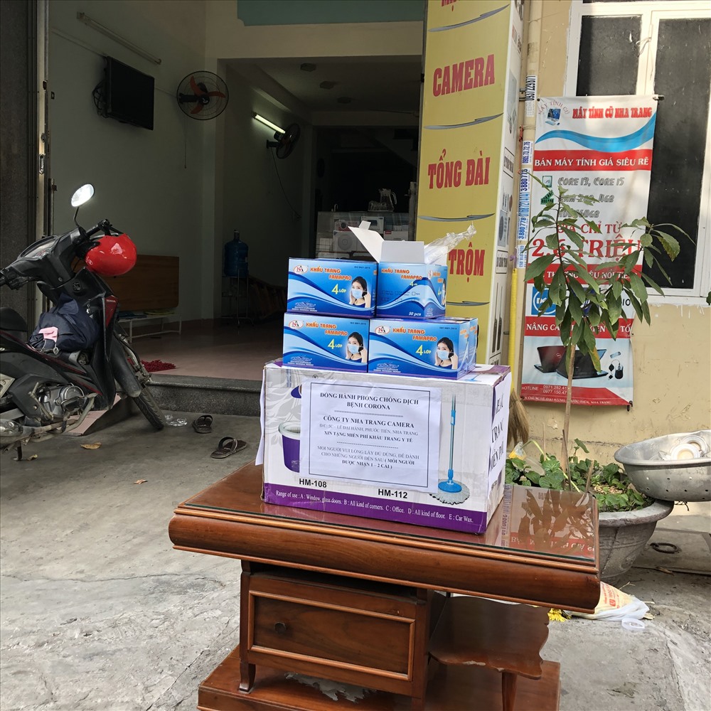 Những quầy khẩu trang miễn phí trở thành hình ảnh đẹp khi Nha Trang đang ứng phó với dịch cúm và sụt giảm du khách trong những ngày đầu năm. Ảnh:P. L