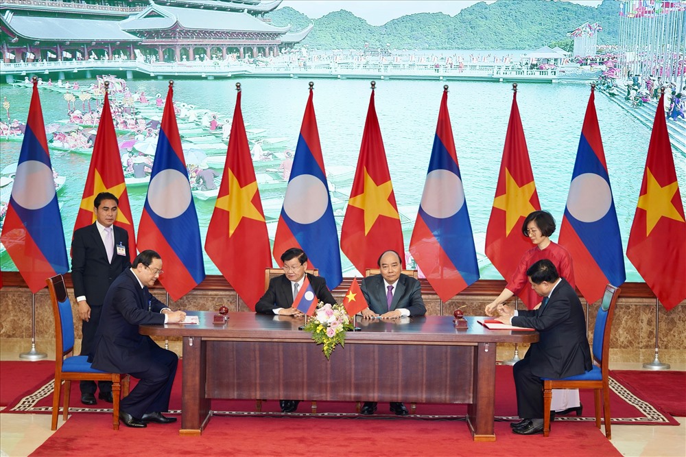 Việc tổ chức Kỳ họp lần thứ 42 Ủy ban liên Chính phủ Việt Nam-Lào nhằm tiếp tục khẳng định ưu tiên đối ngoại của cả hai nước là không ngừng phát triển mối quan hệ hữu nghị vĩ đại, đoàn kết đặc biệt và hợp tác toàn diện Việt Nam-Lào. Ảnh: VGP