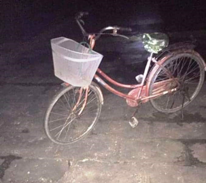 Chiếc xe đạp của chị T được tìm thấy gần hiện trường nơi phát hiện thi thể. Ảnh: NT
