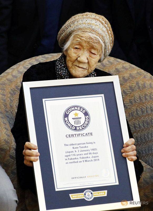 Năm 2019, cụ bà Tanaka được công nhận kỷ lục thế giới Guiness là người sống thọ nhất. Ảnh: Reuters.