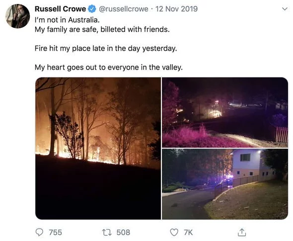 Bài đăng kèm theo bức ảnh chụp ngôi nhà của anh đang bị đám cháy bao quanh, những ngọn lửa màu cam đáng sợ đang rực cháy phía sau hàng cây. Ảnh: Twitter
