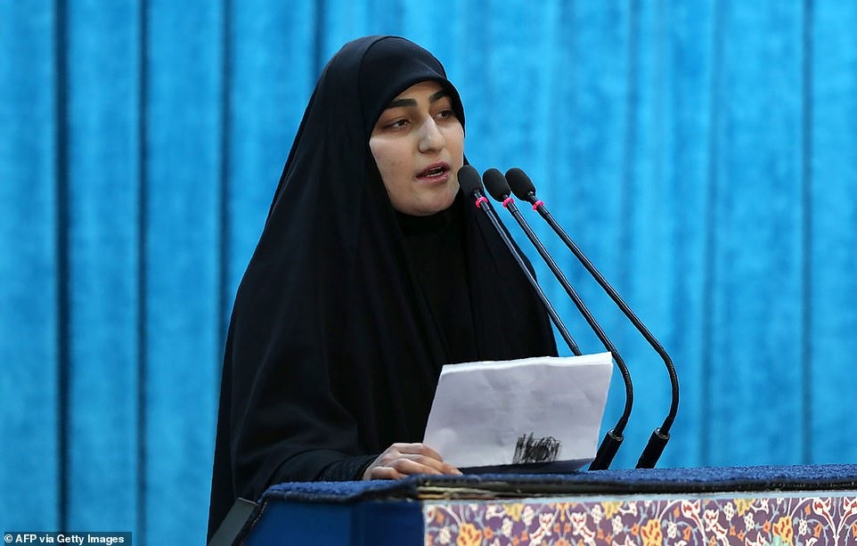 Reuters dẫn lời con gái tướng Soleimani, bà Zeinab Soleimani, nói trong bài phát biểu được phát trên truyền hình nhà nước Iran rằng cái chết của cha bà sẽ dẫn tới một “ngày đen tối” cho Mỹ. Ảnh: AFP