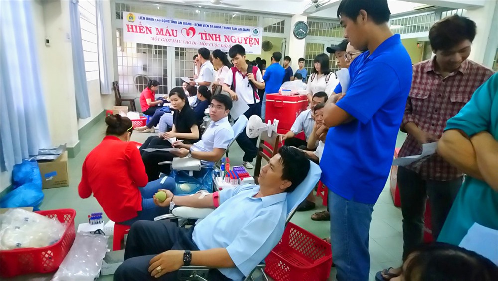 Quang cảnh buổi hiến máu tình nguyện. Ảnh: PV