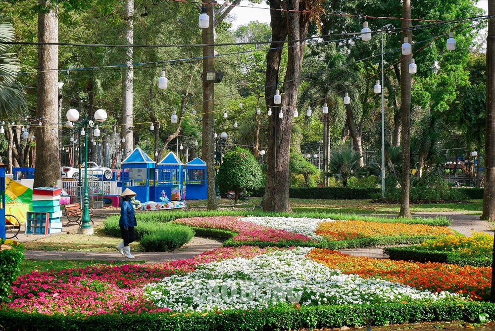 Vừa qua, UBND TP.Hồ Chí Minh đã chỉ đạo các địa phương, sở ngành tăng cường cây xanh, mảng xanh trên toàn địa bàn thành phố phục vụ Tết Dương lịch và Tết Nguyên đán 2020.