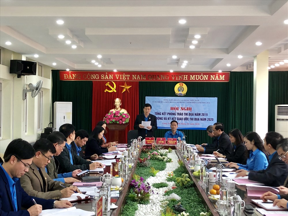 Đồng chí Lý Đức Thanh - Chủ tịch LĐLĐ tỉnh Lạng Sơn phát biểu tại Hội nghị. Ảnh: Việt Lâm