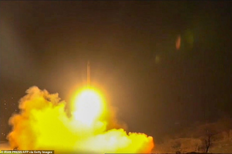 Những tên lửa trong đợt tấn công của Iran không giết chết bất cứ binh sĩ Mỹ hoặc Iraq nào. Trong ảnh là một tên lửa được phóng từ Iran.