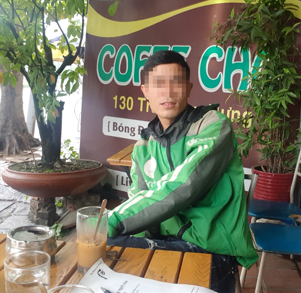 Tài xế Nguyễn Văn C kể lại câu chuyện đã từng bị đánh với PV. Ảnh: Anh Huy