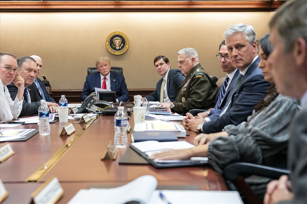 Tổng thống Donald Trump và các quan chức Mỹ tại Phòng Tình huống đêm Iran tấn công. Ảnh: White House