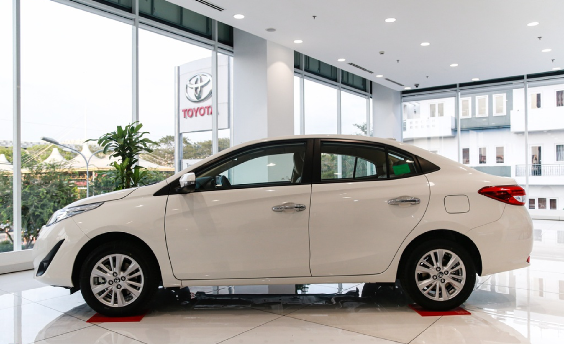 Toyota Vios 2020 - Xem bức ảnh này để khám phá ngay hệ thống đèn LED sáng bóng và thiết kế thời thượng của Toyota Vios