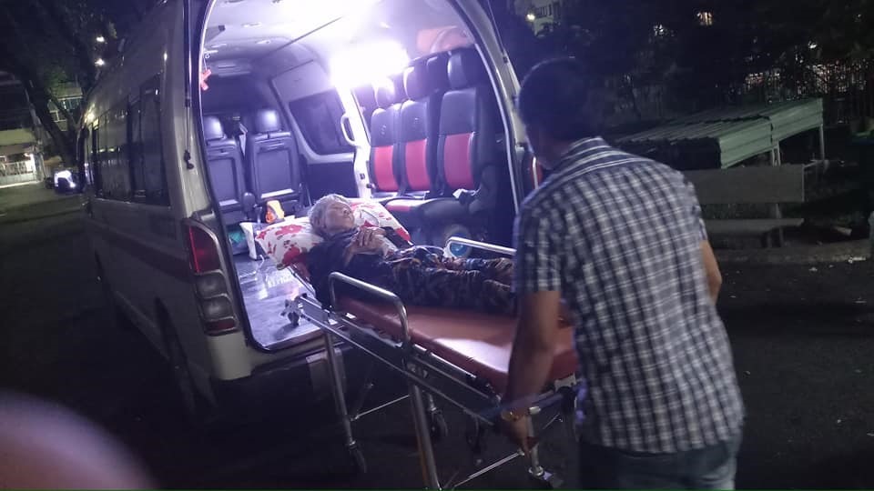 Những chuyến xe cứu thương miễn phí lúc đêm khuya. Ảnh: NVCC