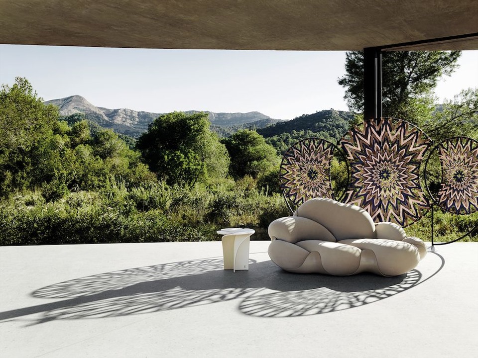 Mandala của Zanellato/Bortotto, ghế sofa Bomboca của Fernando (ảnh: Tommaso Sartori/Louis Vuitton)