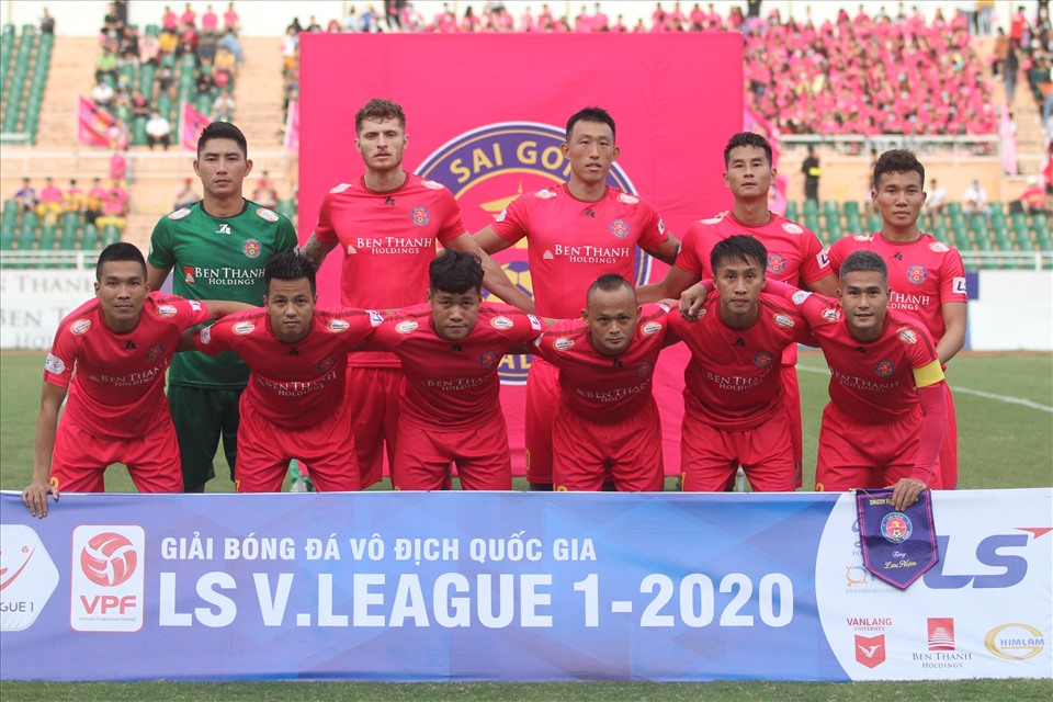 Chiều ngày 1.10, câu lạc bộ Sài Gòn tiếp đón Than Quảng Ninh trên sân nhà Thống Nhất. Đoàn quân của huấn luyện viên Vũ Tiến Thành được kì vọng sẽ giành kết quả tốt để giữ vững ngôi đầu bảng xếp hạng sau giai đoạn 1 V.League 2020. Ảnh: Thanh Vũ