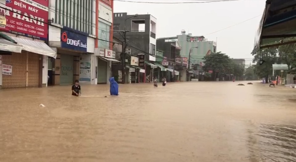 Dự báo trong 24 đến 48 giờ tới các địa phương trong tỉnh Quảng Nam tiếp tục có mưa vừa, mưa to đến rất to, có nơi hơn 300mm. Ảnh: Thanh Chung