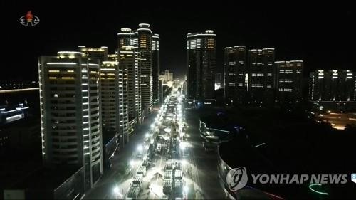 Các phương tiện quân sự của Triều Tiên trên đường phố Bình Nhưỡng vào ngày 10.10 trong cuộc duyệt binh. Ảnh: Yonhap.