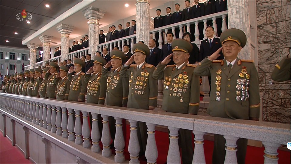 Các quan chức Triều Tiên trong lễ duyệt binh ngày 10.10. Ảnh: Yonhap.