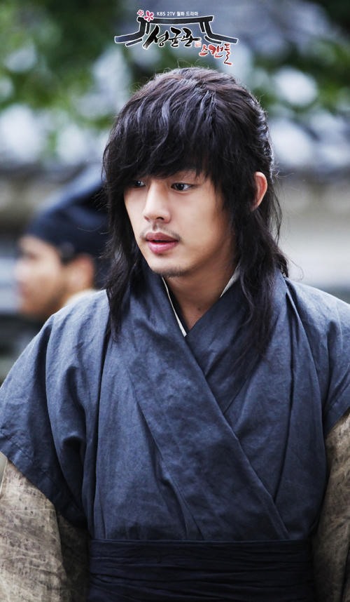 Yoo Ah In trong “Chuyện tình Sungkyunkwan”