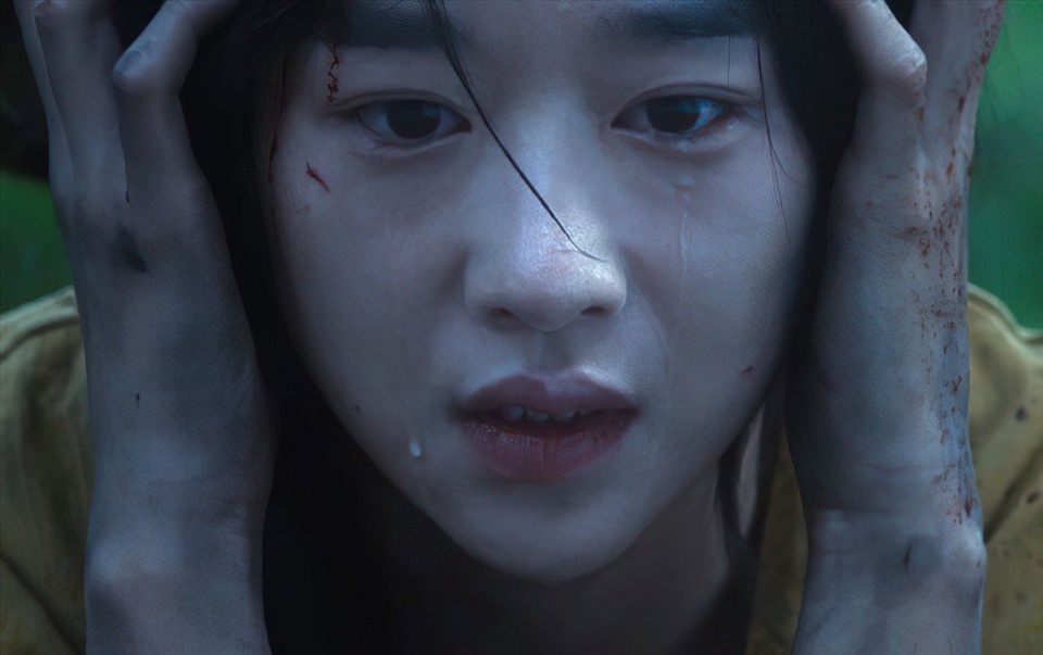 Seo Ye Ji gây ám ảnh khi đóng “Save me”. Ảnh cắt từ phim.