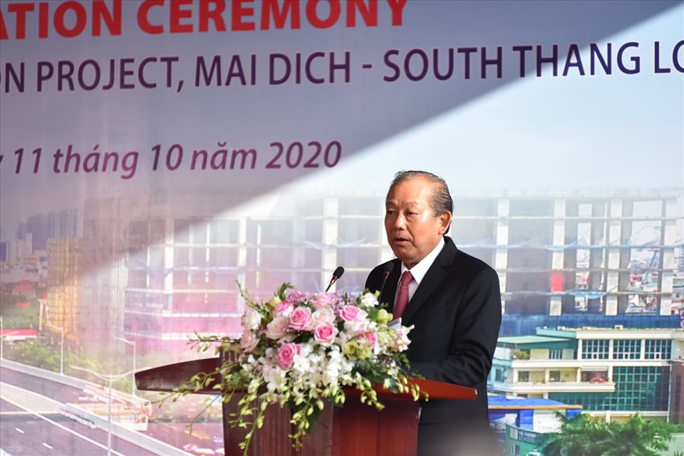 Phó Thủ tướng thường trực Trương Hòa Bình phát biểu chỉ đạo lễ khánh thành công trình cầu cạn đoạn Mai Dịch - Nam Thăng Long thuộc đường Vành đai 3 Hà Nội. Ảnh: Phạm Đông