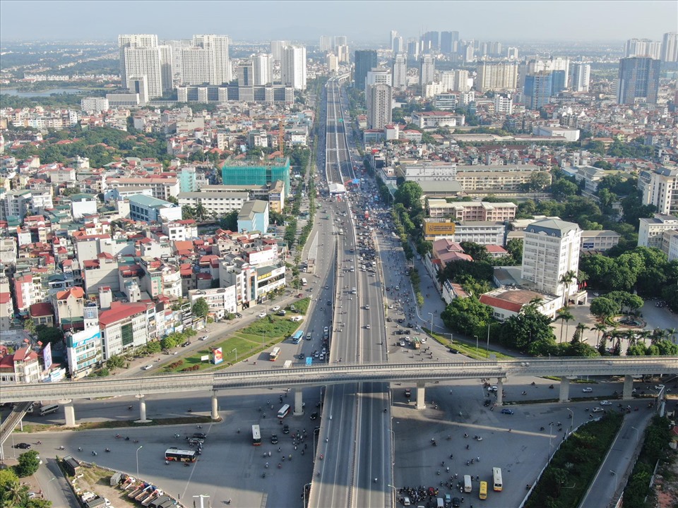 Theo quy hoạch chung thủ đô Hà Nội đến năm 2030 và tầm nhìn 2050, tuyến đường vành đai 3 Thành phố Hà Nội, trong đó có đoạn tuyến từ nút giao Mai Dịch đến cầu Thăng Long có một vị trí đặc biệt quan trọng. Dự án nhằm đáp ứng nhu cầu vận tải, phục vụ phát triển kinh tế - xã hội khu vực phía Tây thủ đô Hà Nội, giải quyết ùn tắc, tại nạn giao thông và góp phần hoàn chỉnh mạng lưới giao thông TP Hà Nội.